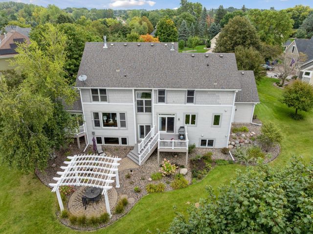 2717 Edgewater Bay, Woodbury, MN 55125