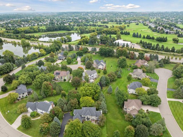 2717 Edgewater Bay, Woodbury, MN 55125