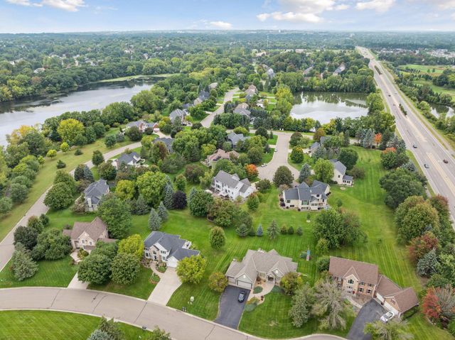 2717 Edgewater Bay, Woodbury, MN 55125