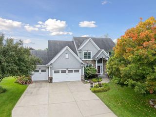 2717 Edgewater Bay, Woodbury, MN 55125
