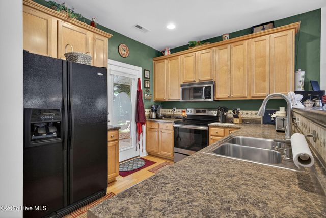 100 Painted Bunting Court, Hampstead, NC 28443