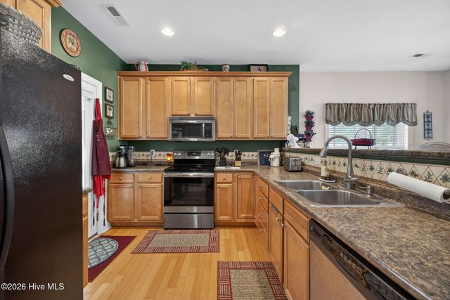 100 Painted Bunting Court, Hampstead, NC 28443