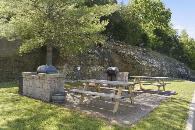 47 Stone Cliff Circle 1, Indian Point, MO 65616