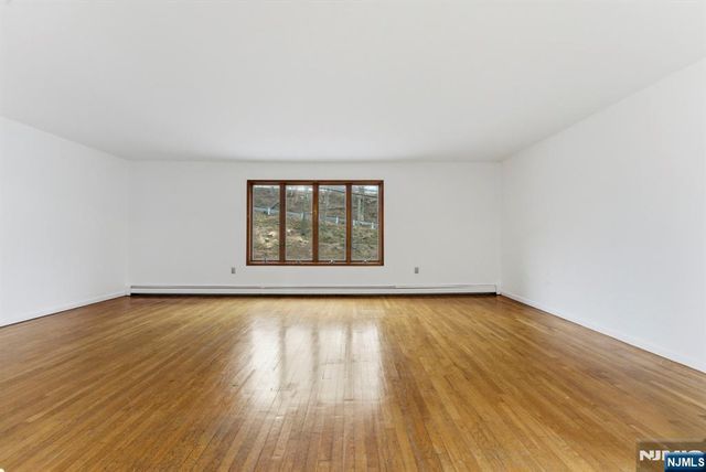 443 5th Street 1, Palisades Park, NJ 07650