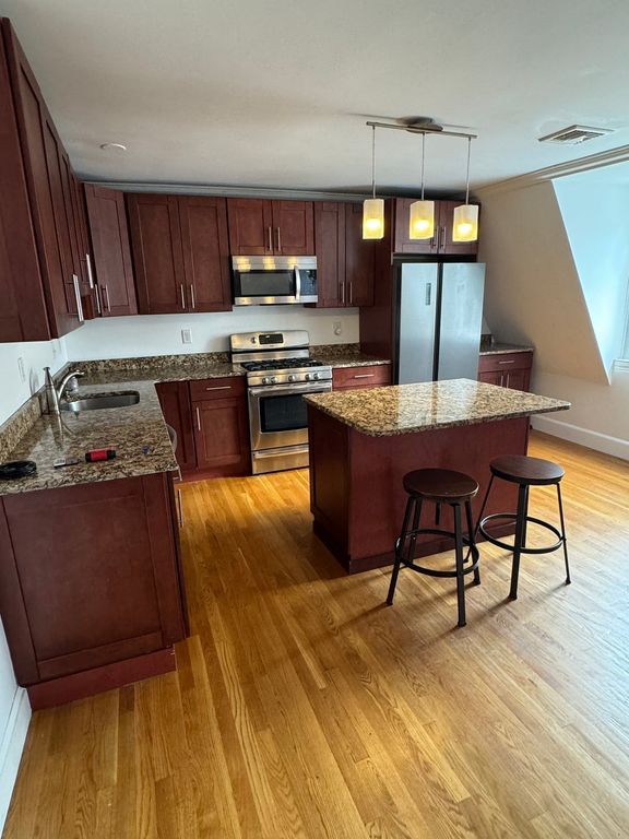 1798 Beacon St. 3, Brookline, MA 02445