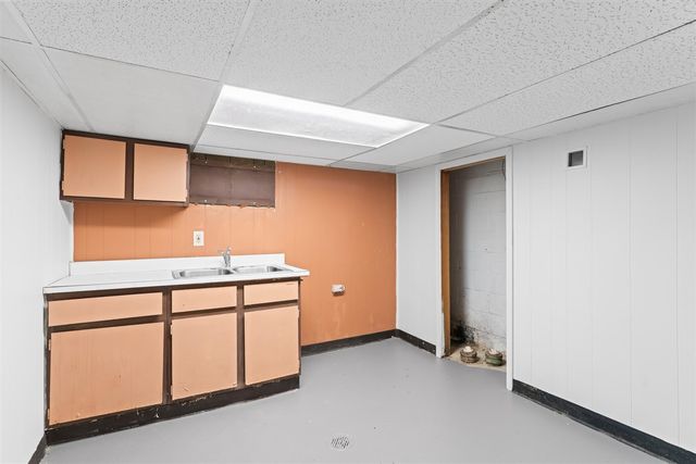 20947 Beechwood Avenue, Eastpointe, MI 48021