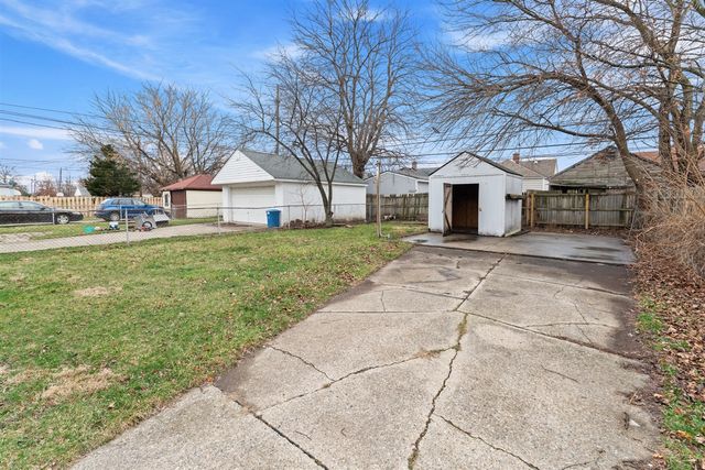 20947 Beechwood Avenue, Eastpointe, MI 48021