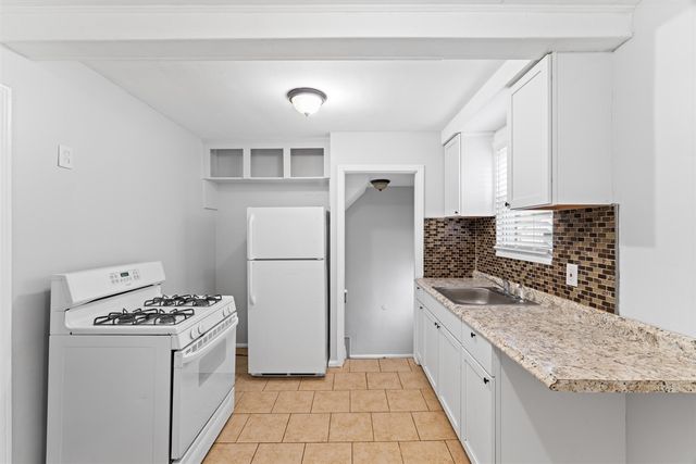 20947 Beechwood Avenue, Eastpointe, MI 48021