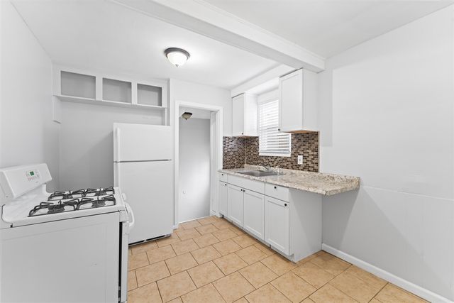 20947 Beechwood Avenue, Eastpointe, MI 48021