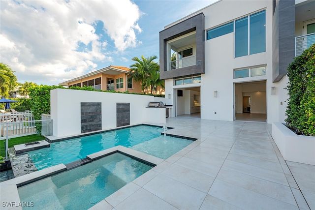 1559 CHESAPEAKE AVE, Naples, FL 34102