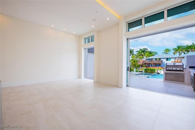 1559 CHESAPEAKE AVE, Naples, FL 34102