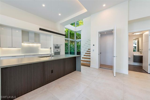 1559 CHESAPEAKE AVE, Naples, FL 34102