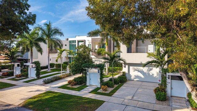 1559 CHESAPEAKE AVE, Naples, FL 34102