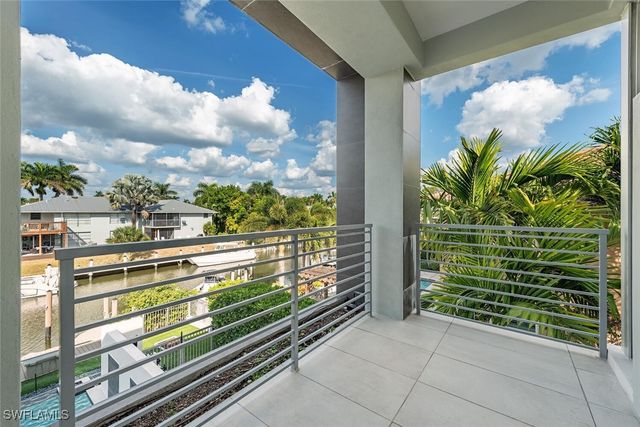 1559 CHESAPEAKE AVE, Naples, FL 34102