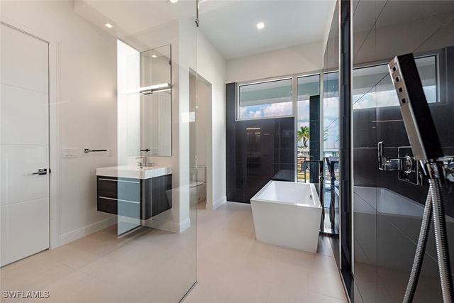 1559 CHESAPEAKE AVE, Naples, FL 34102