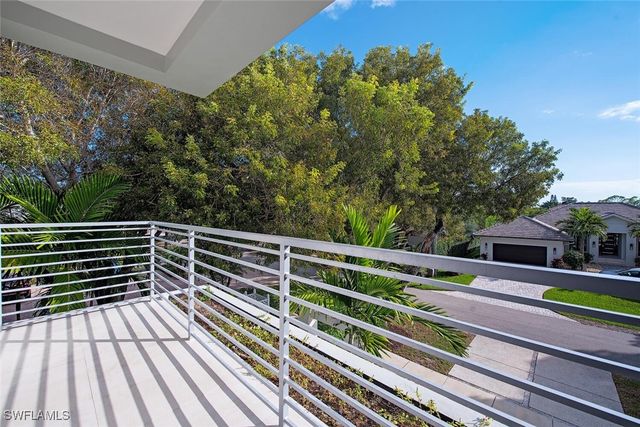 1559 CHESAPEAKE AVE, Naples, FL 34102