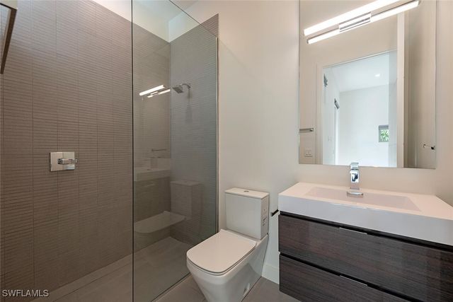 1559 CHESAPEAKE AVE, Naples, FL 34102