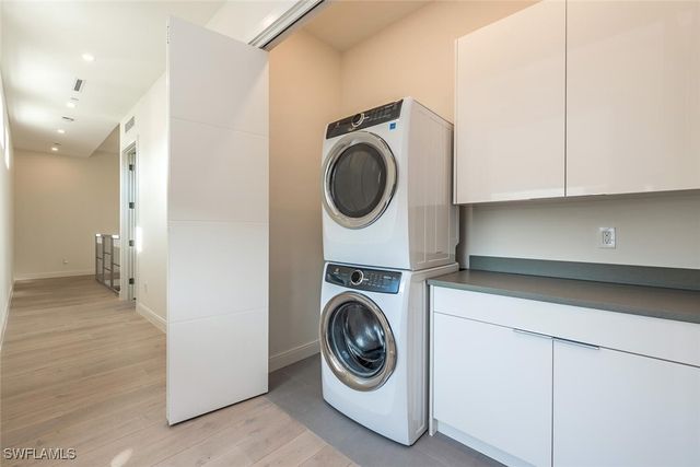 1559 CHESAPEAKE AVE, Naples, FL 34102