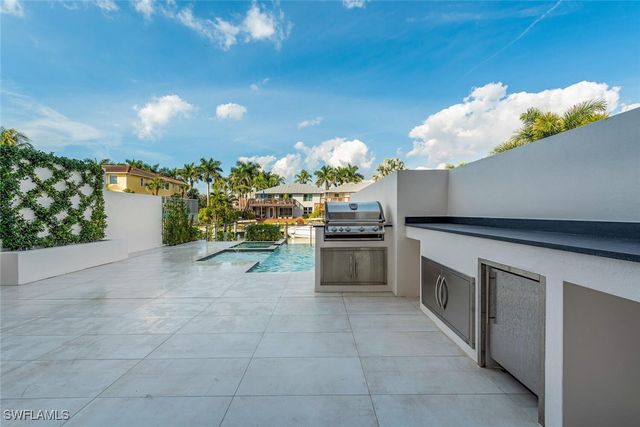 1559 CHESAPEAKE AVE, Naples, FL 34102