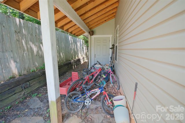 7 Dogwood Lane, Asheville, NC 28803