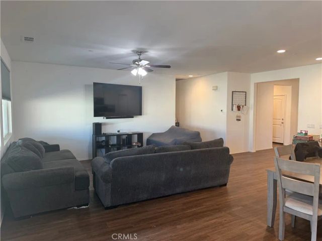 996 Forster, Hemet, CA 92543