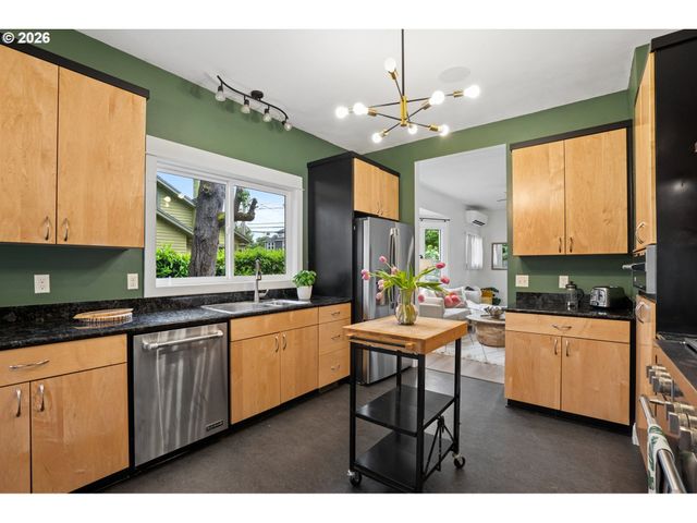 2345 Se CLINTON St, Portland, OR 97202