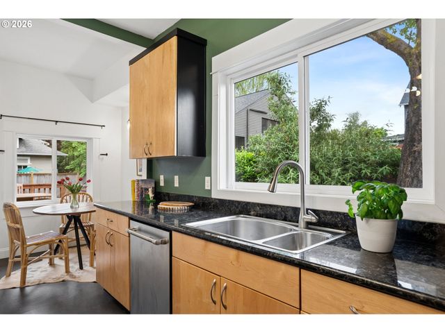 2345 Se CLINTON St, Portland, OR 97202