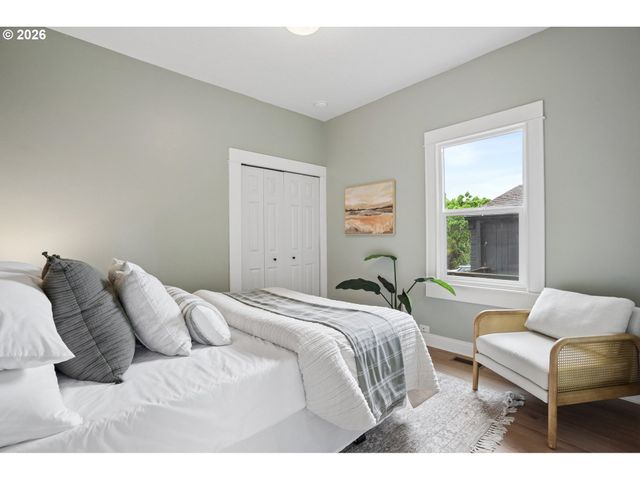 2345 Se CLINTON St, Portland, OR 97202