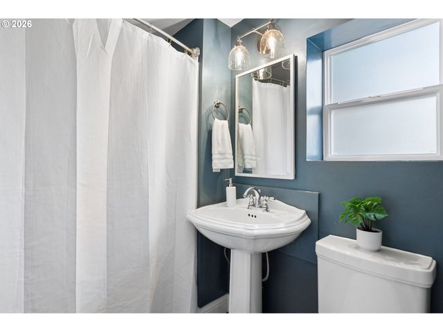 2345 Se CLINTON St, Portland, OR 97202