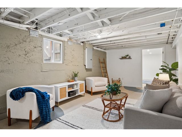 2345 Se CLINTON St, Portland, OR 97202