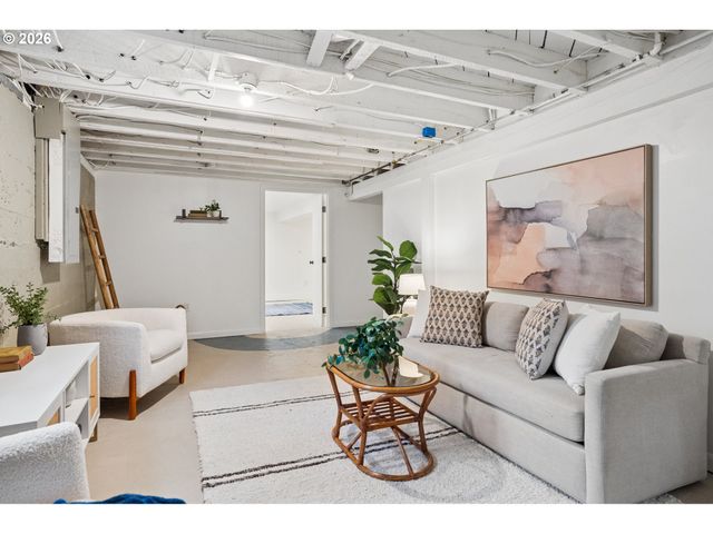 2345 Se CLINTON St, Portland, OR 97202