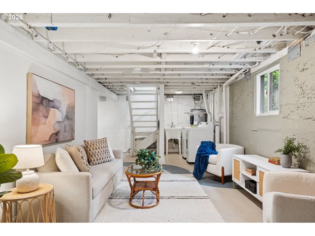 2345 Se CLINTON St, Portland, OR 97202