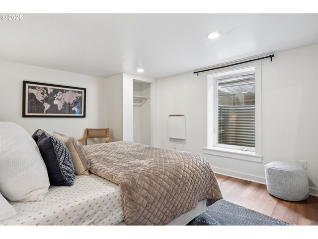 2345 Se CLINTON St, Portland, OR 97202