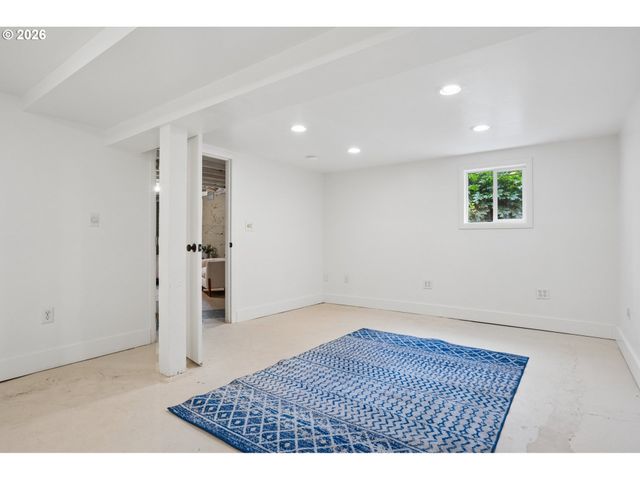 2345 Se CLINTON St, Portland, OR 97202