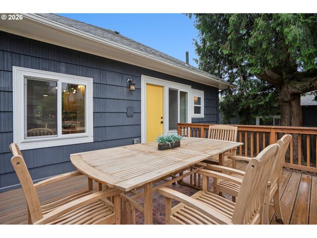 2345 Se CLINTON St, Portland, OR 97202
