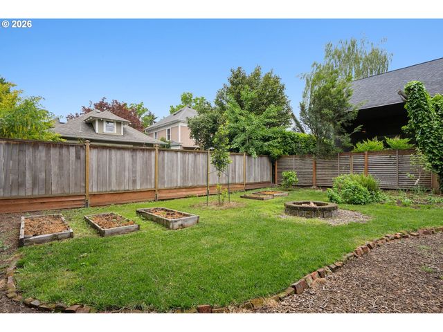 2345 Se CLINTON St, Portland, OR 97202