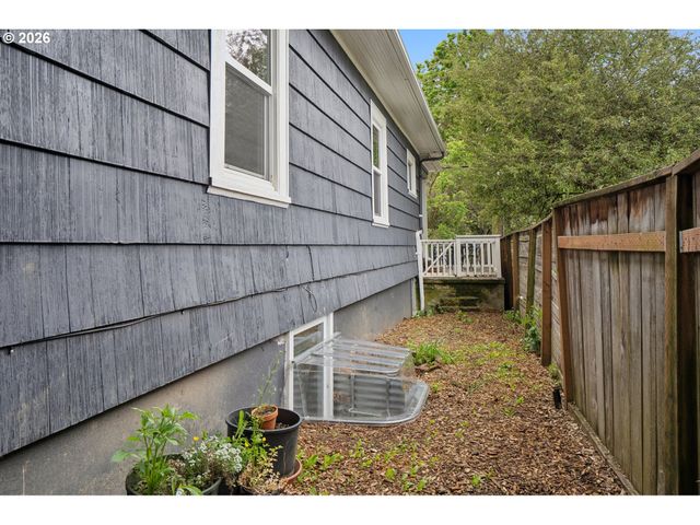 2345 Se CLINTON St, Portland, OR 97202