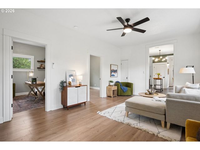 2345 Se CLINTON St, Portland, OR 97202
