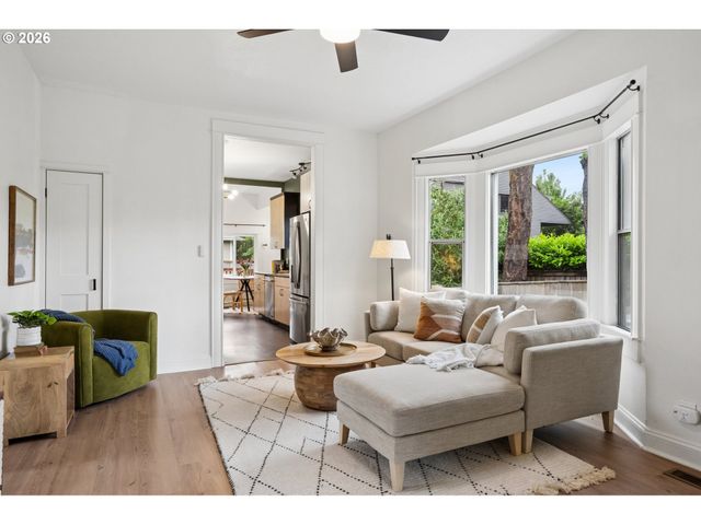 2345 Se CLINTON St, Portland, OR 97202