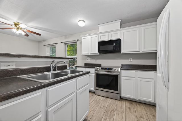 10226 Ella Falls Boulevard, Houston, TX 77038