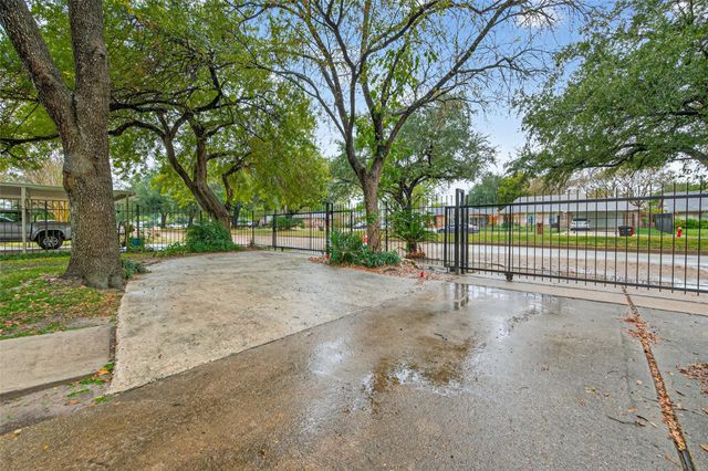 10226 Ella Falls Boulevard, Houston, TX 77038