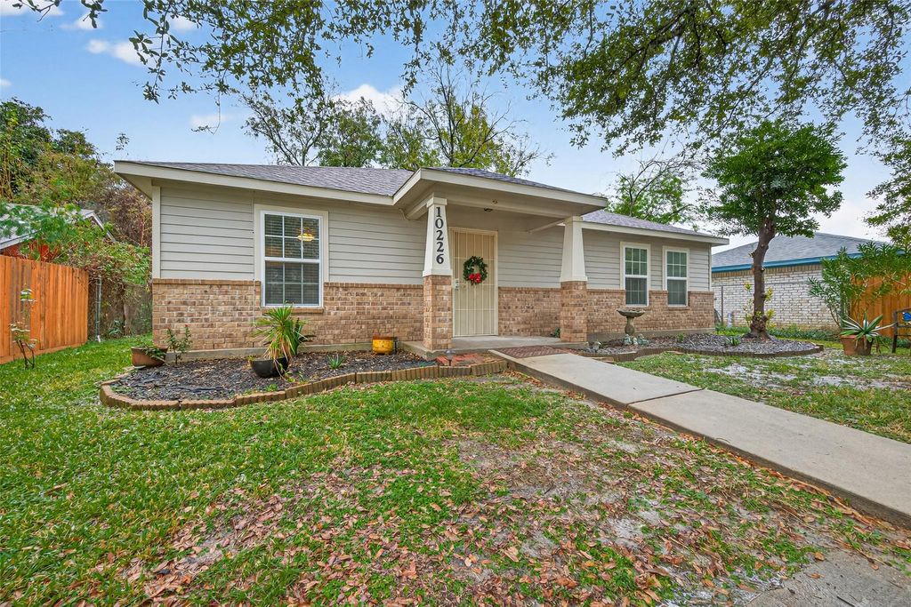 10226 Ella Falls Boulevard, Houston, TX 77038