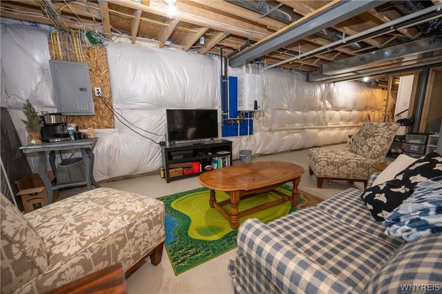 702 Carriage Lane, West Seneca, NY 14224