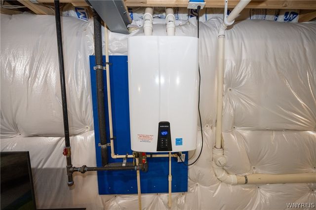 702 Carriage Lane, West Seneca, NY 14224