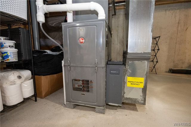 702 Carriage Lane, West Seneca, NY 14224