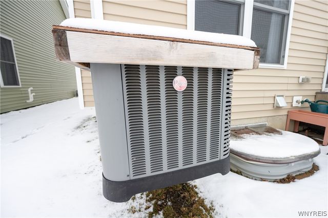 702 Carriage Lane, West Seneca, NY 14224