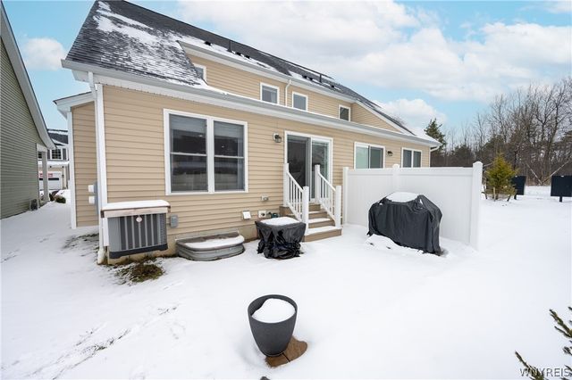 702 Carriage Lane, West Seneca, NY 14224