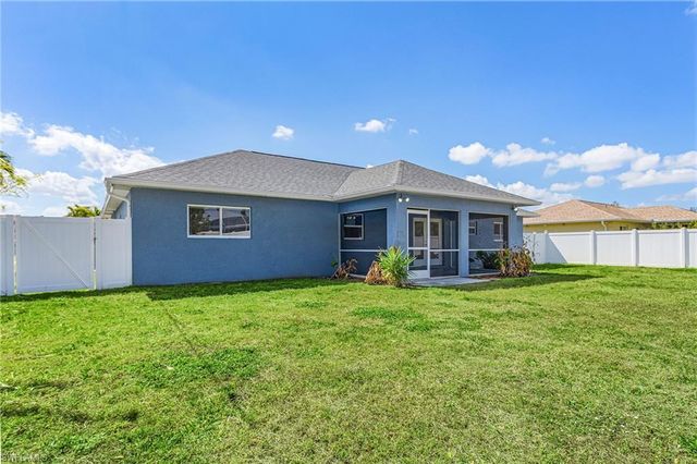 423 SE 23rd ST, Cape Coral, FL 33990