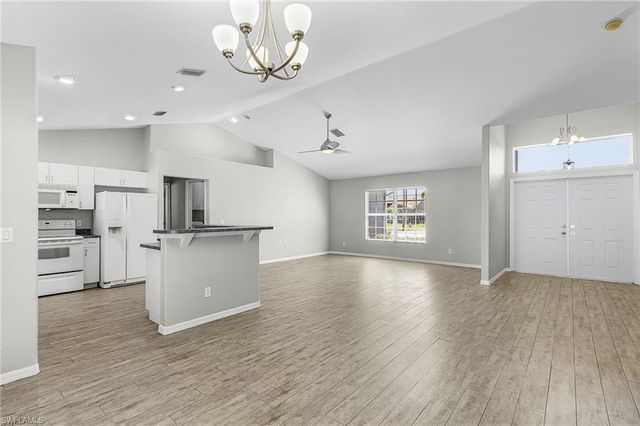 423 SE 23rd ST, Cape Coral, FL 33990