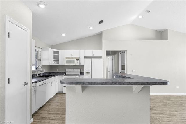 423 SE 23rd ST, Cape Coral, FL 33990